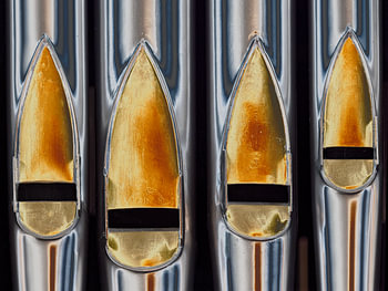 impression of organ pipes