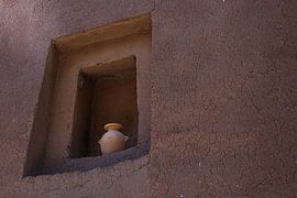 Tontopf in einer Nische von Alle de Vries