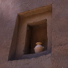 Earthenware pot in a recess by Alle de Vries