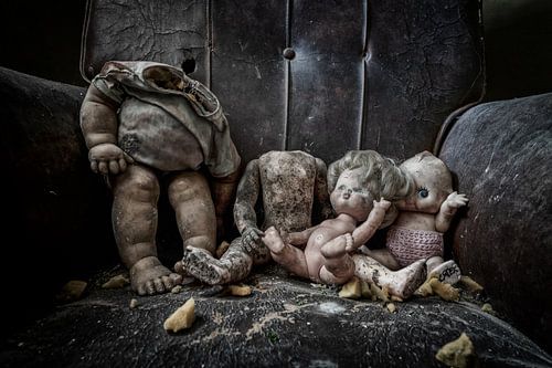 Enge poppen in een psychiatrisch ziekenhuis | Urbex fotografie