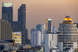 Bangkok in de avond van Walter G. Allgöwer
