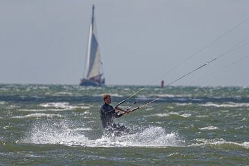 Kitesurfer op de Noordzee van BHotography