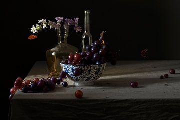 Still life 'Blue grapes by Willy Sengers