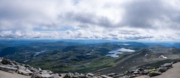 Panoramisch uitzicht vanaf Gaustatoppen in Noorwegen van Matthias Korn
