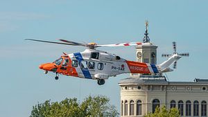 Hubschrauber der Küstenwache während der Welthafentage.
