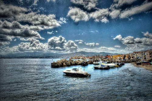 Taormina (Siciliaans: Taurmina)  Sicilië Italië. fotoposter of  wanddecoratie