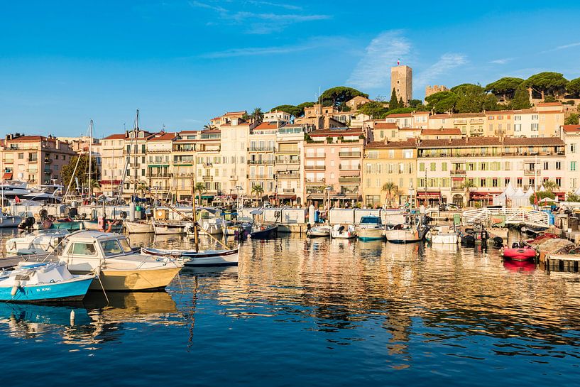 Oude stad Cannes aan de Côte d'Azur in Frankrijk van Werner Dieterich