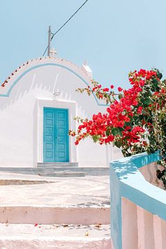 White church with flowers - Santorini ambience travel photography by Marit Hilarius