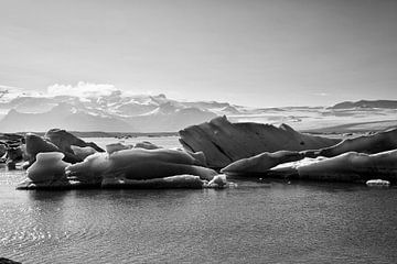 Icebergs en noir et blanc sur Fabian Roessler