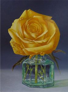 Rose jaune en verre de mer