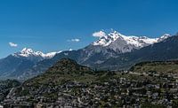 Uitzicht over Sion, Zwitserland van Ingrid Aanen thumbnail
