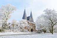 Cellebroederspoort dans Kampen dans Overijssel, Pays Bas pendant un beau jour d'hiver par Sjoerd van der Wal Photographie Aperçu