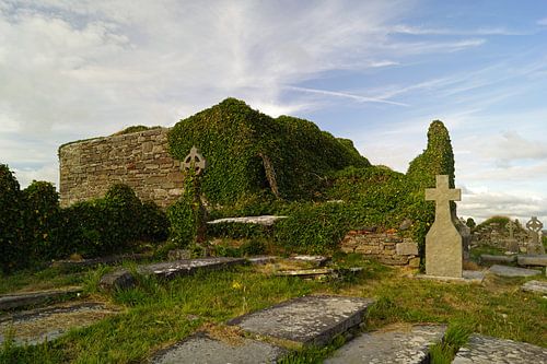 De ruïnes van de middeleeuwse kerk en het kerkhof van Kilmacreehy