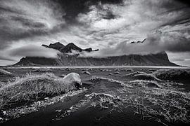 Stokksnes – Dune landscape in the mist by Paysages urbains - Rick Van der Poorten Photography