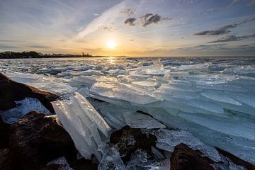 Kruiend ijs en een mooie zonsopkomst van Peter Haastrecht, van