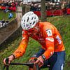 Mathieu van der Poel Weltmeister im Cyclocross zum achten Mal auf dem Podium von FreddyFinn