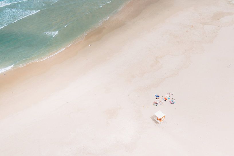 Drone shot van een bijna leeg strand in Zuid Afrika van Roy de ruiter