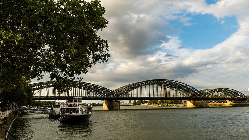 Le Rhin et le pont Hohenzollern à Cologne par Dieter Walther