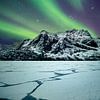 Noorderlicht bij Storvatnet Lofoten (Noorwegen) van Edwin van Wijk