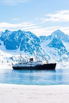 Hurtigruten's MS Nordstjernen in Spitsbergen