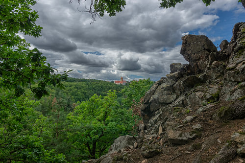 Le bastion de Moody Forest : une forteresse médiévale sauvage, lieu propice à une étude atmosphérique
