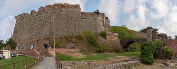 Panorama van Fort (Kasteel) van Priamar aan de kust van Savona, Italië