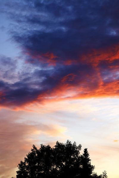 Picturesque evening sky by Thomas Jäger
