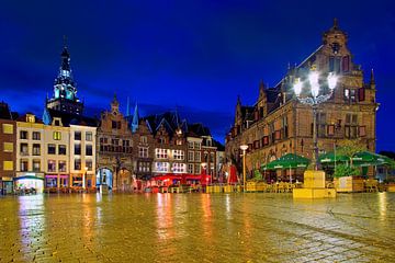 Night photo in the centre of Nijmegen by Anton de Zeeuw