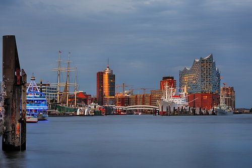 At the Landungsbrücken - Beautiful Hamburg