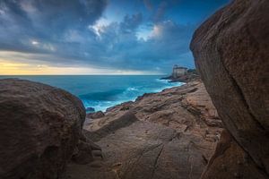Das Schloss Boccale auf den Klippen von Romito bei Sonnenuntergang, Livorno