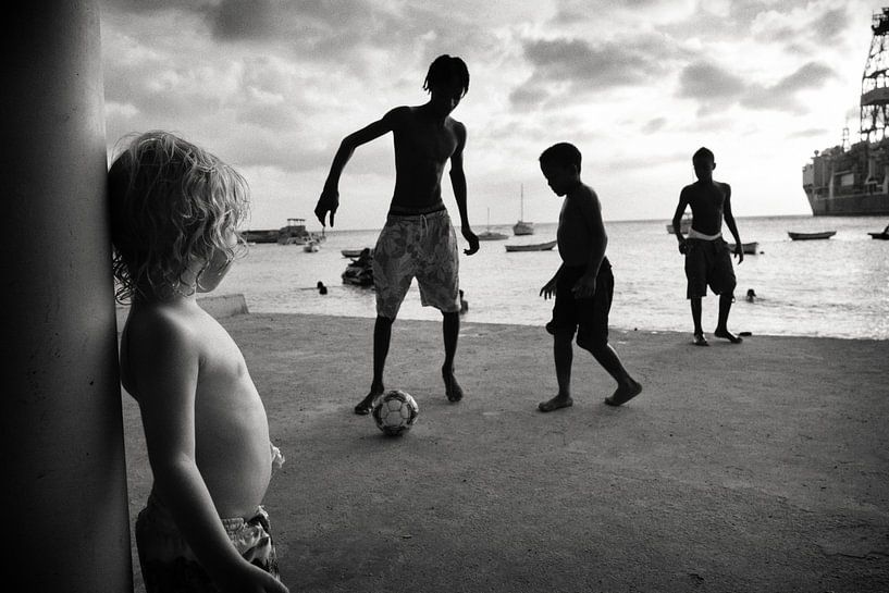 Football à la plage par Hans Van Leeuwen