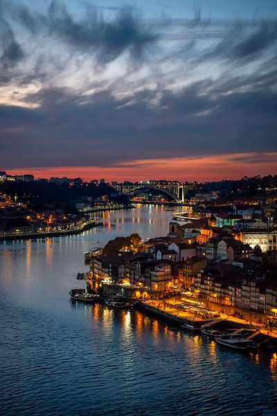 Porto in the evening by Ellis Peeters