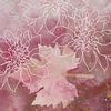 Bloemrijke Elementen op Abstracte 'Grungy' achtergrond in warme Roze tinten van Behindthegray