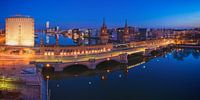 Berlijn Oberbaumbrücke op het blauwe uur als panorama van Jean Claude Castor thumbnail