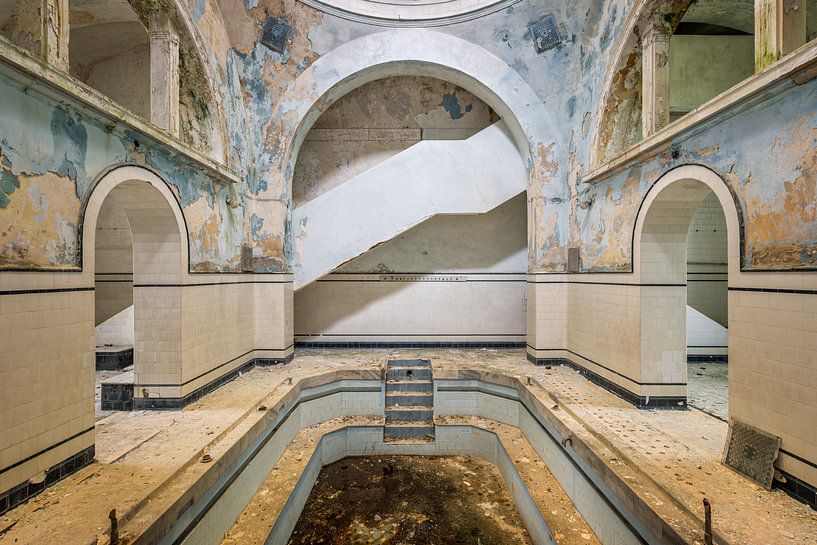 Lost Place - verlaten kuuroord in Oost-Europa van Gentleman of Decay