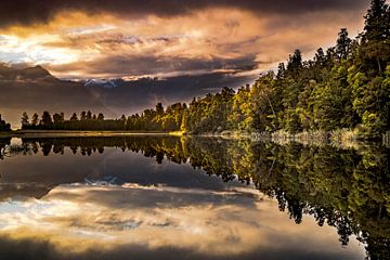 Lake Matheson in Nieuw Zeeland van Antwan Janssen