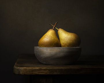 Modern Still Life with Pears - In the Light of Rembrandt by Silvia Thiel