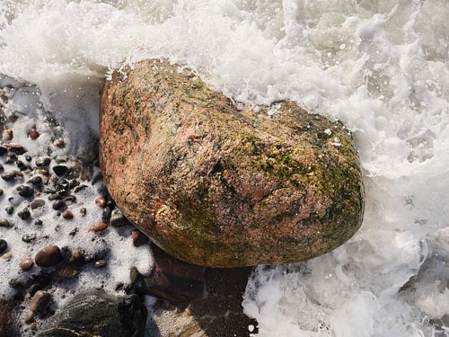 Felsen in der Brandung, fotografiert von oben