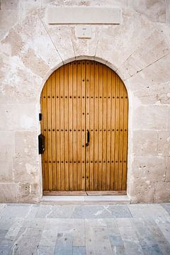 Door Alcudia,Mallorca by Hannah Hoek