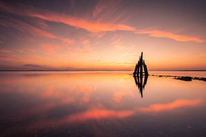 Schöner Himmel bei Sonnenaufgang am Grevelingenmeer