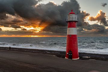 Vuurtoren Westkapelle bij zonsondergang van Bill hobbyfotografie