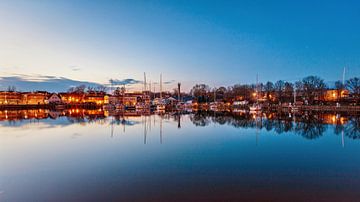 Blaue Stunde im Hafen von Lauterbach von Rob Boon
