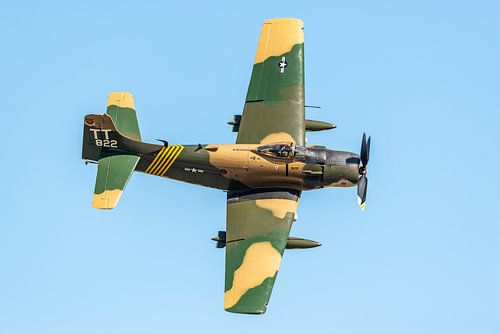 Le Douglas A-1D Skyraider du musée de l'aviation de la guerre du Vietnam en action lors du spectacle