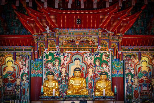 Beomeosa temple South Korea by Ron van der Stappen
