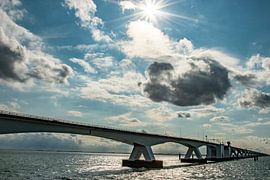 Seebrücke gegen das Licht von Arie Jan van Termeij