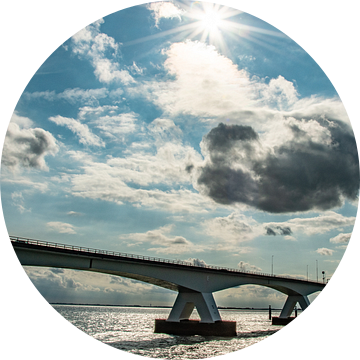 Zeelandbrug in tegen licht van Arie Jan van Termeij