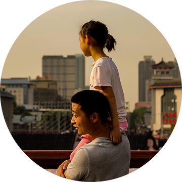 Vader en dochter in China van Cecile van Essen
