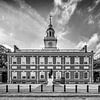 Independence Hall Philadelphia - Monochrom von Melanie Viola