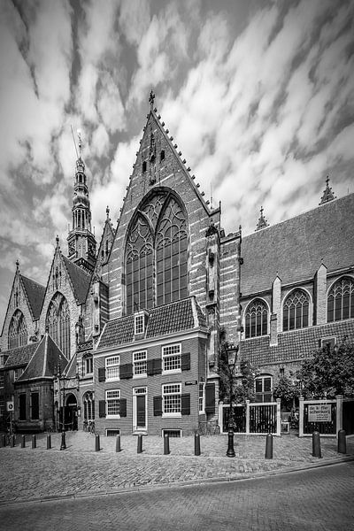 AMSTERDAM, Oude Kerk | zwart-wit van Melanie Viola