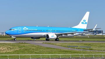 Taxiënde KLM Boeing 737-900 passagiersvliegtuig.